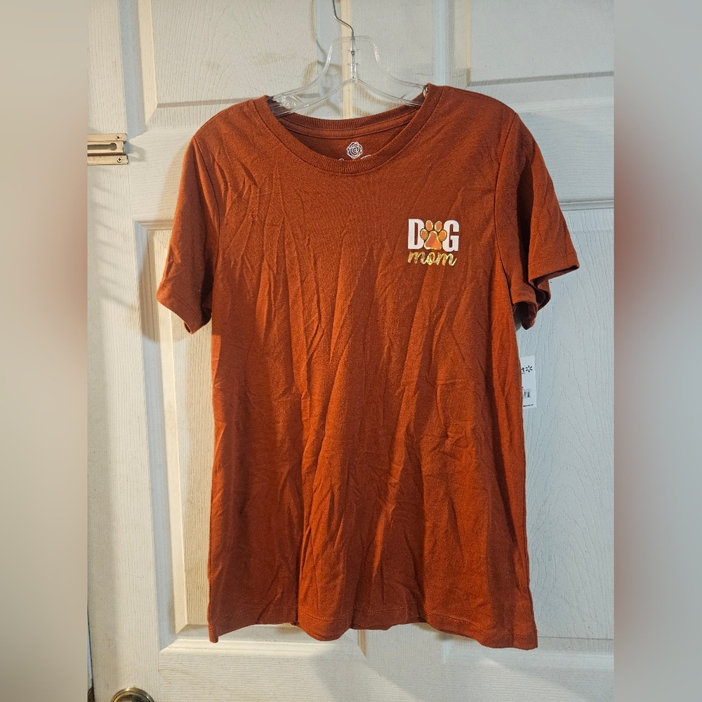 PositivitiTees Dog Mom Tee: AUBURN SUN: NEW WITH TAGS: SIZE SMALL